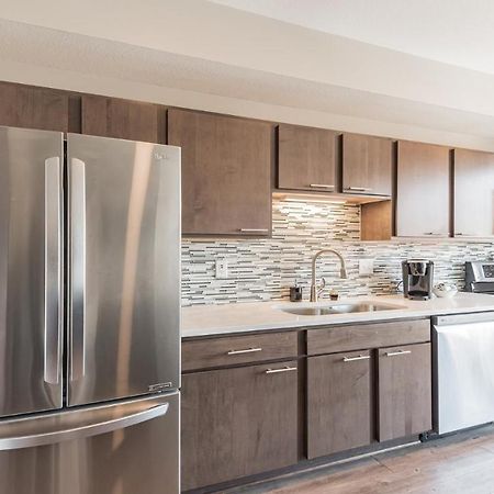 Frontdesk Confluence On 3Rd Apt Downtown Riverwalk Trails Де-Мойн Екстер'єр фото