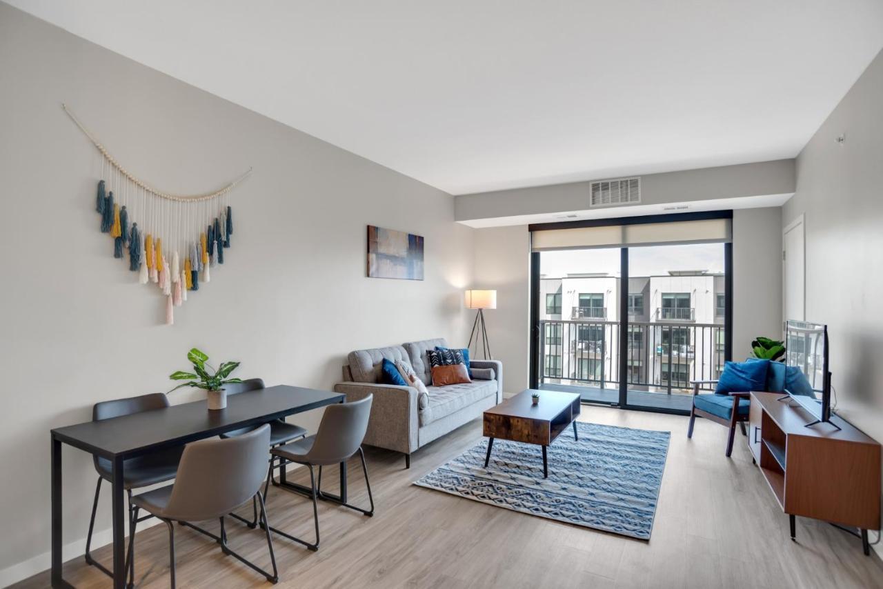 Frontdesk Confluence On 3Rd Apt Downtown Riverwalk Trails Де-Мойн Номер фото